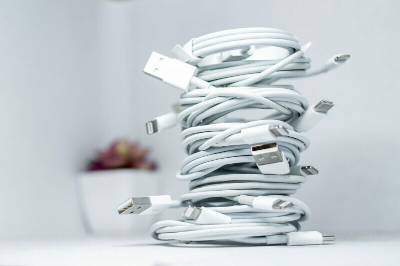 Cargador UE Apple - Celside Magazine